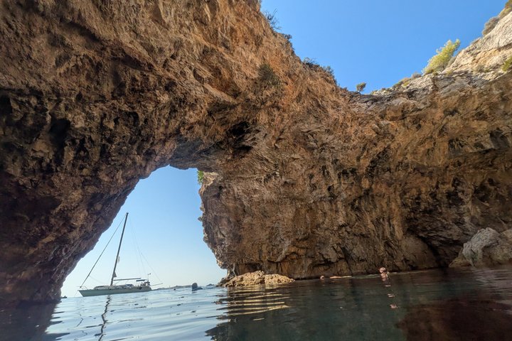 All Inclusive Daily Sailing with BBQ on Board