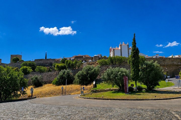 Visit to Monsaraz Castle (Evora - Monsaraz - Évora)