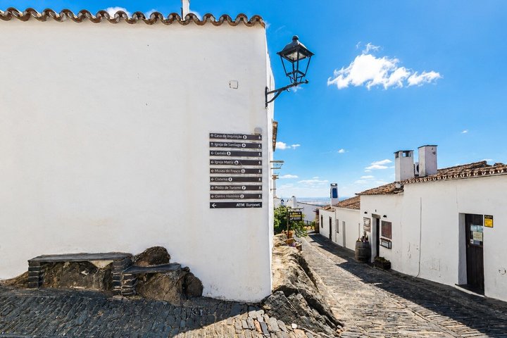 Visit to Monsaraz Castle (Evora - Monsaraz - Évora)