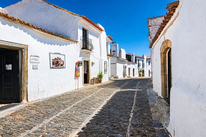 Visit to Monsaraz Castle (Evora - Monsaraz - Évora)