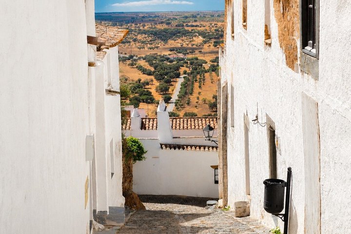 Visit to Monsaraz Castle (Evora - Monsaraz - Évora)