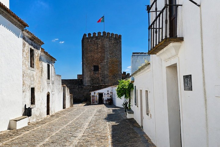Visit to Monsaraz Castle (Evora - Monsaraz - Évora)
