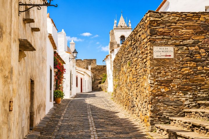 Visit to Monsaraz Castle (Evora - Monsaraz - Évora)