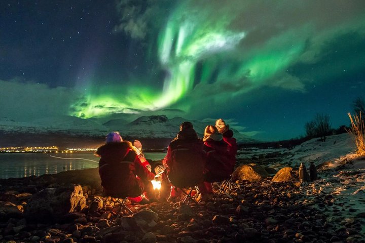 Tromsø: Small Group | Northern Lights Chase + All-Inclusive
