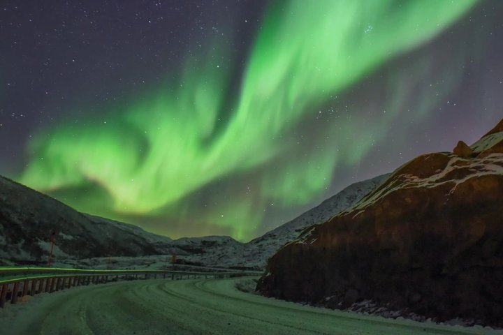 Tromsø: Small Group | Northern Lights Chase + All-Inclusive