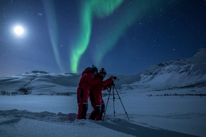 Tromsø: Small Group | Northern Lights Chase + All-Inclusive