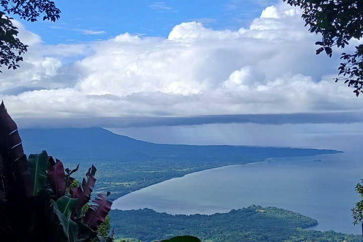 Ometepe trekking - Volcano Maderas By Happy Tours