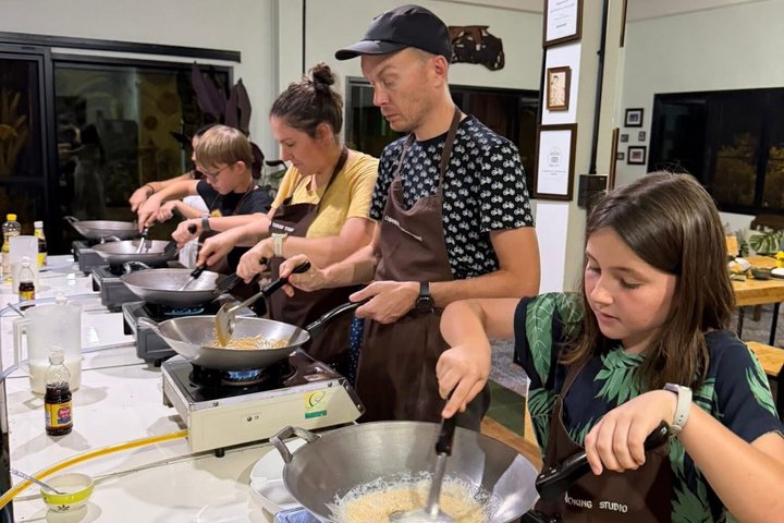 Thai Cooking Class in Chiangrai with The Market Tour