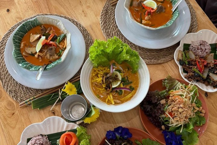 Thai Cooking Class in Chiangrai with The Market Tour