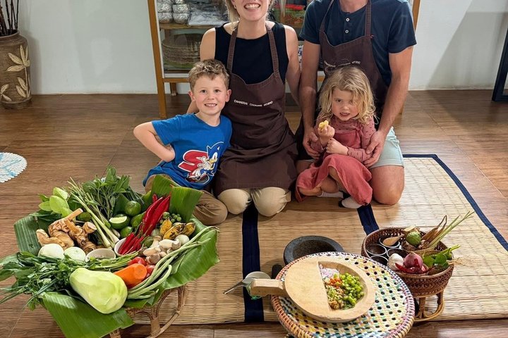 Thai Cooking Class in Chiangrai with The Market Tour