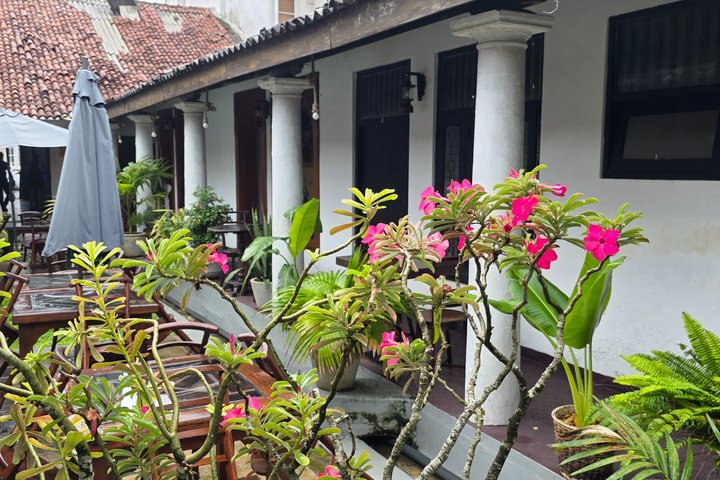 Galle Fort Walking Tour with a Resident