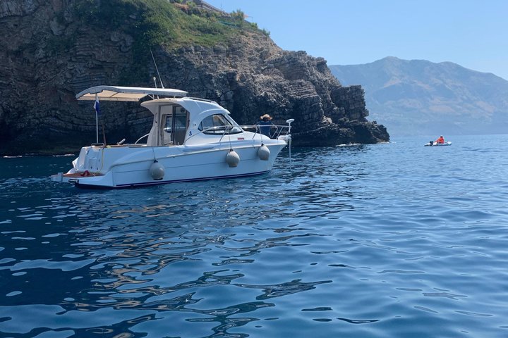 Private Boat Tour from Bar Hidden Beaches, Snorkeling and Fishing