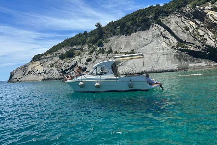 Private Boat Tour from Bar Hidden Beaches, Snorkeling and Fishing