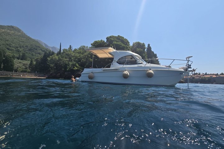 Private Boat Tour from Bar Hidden Beaches, Snorkeling and Fishing