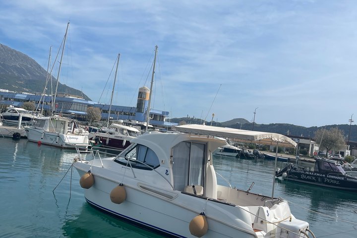 Private Boat Tour from Bar Hidden Beaches, Snorkeling and Fishing