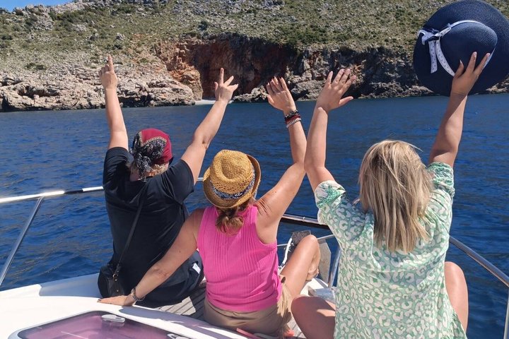 Private Boat Tour from Bar Hidden Beaches, Snorkeling and Fishing