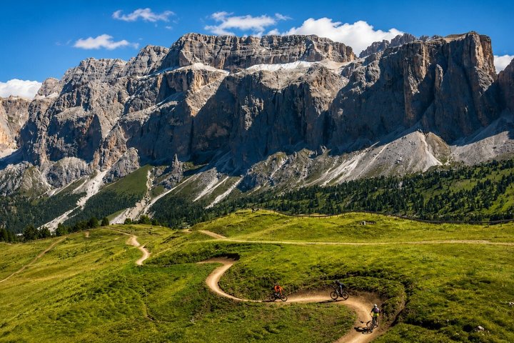 Sellaronda tour of the four steps ebike tour