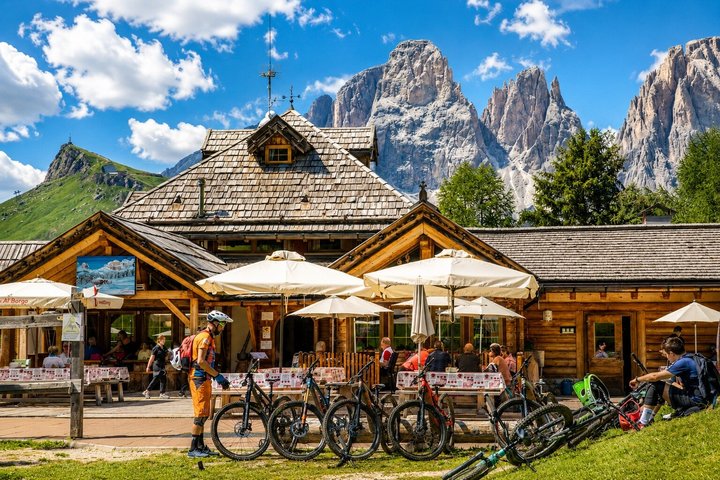 Sellaronda tour of the four steps ebike tour