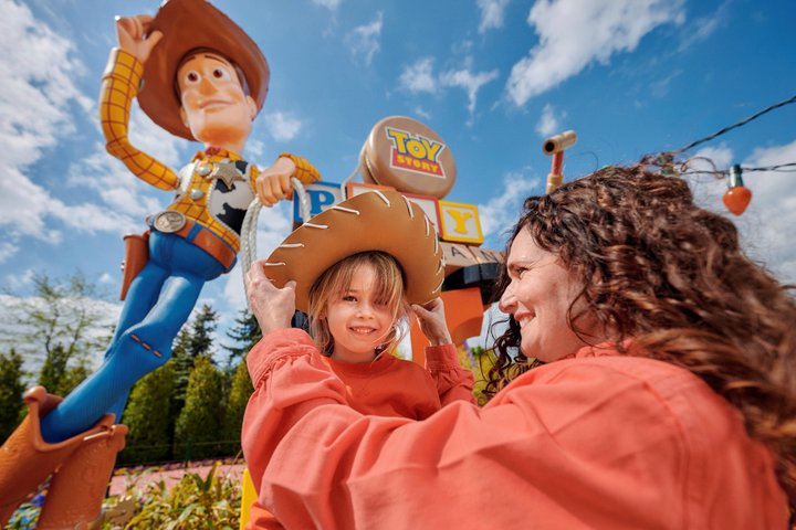 Disneyland® Paris 1 Day Ticket with Transport from Paris