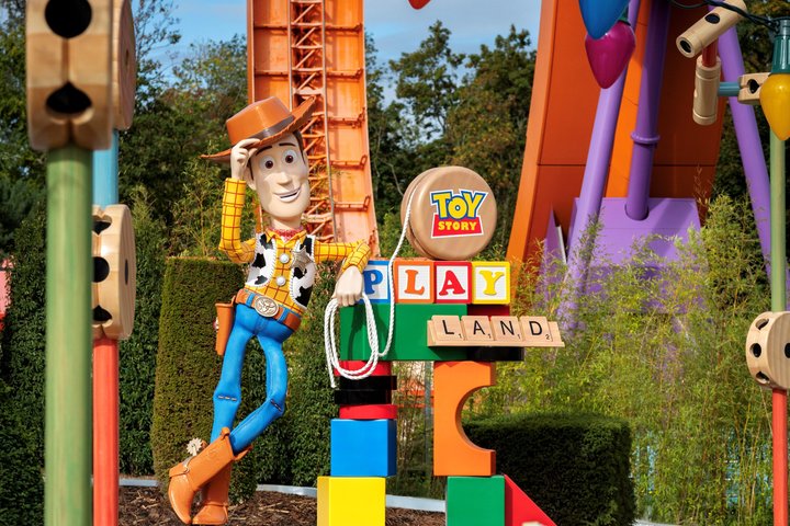 Disneyland® Paris 1 Day Ticket with Transport from Paris