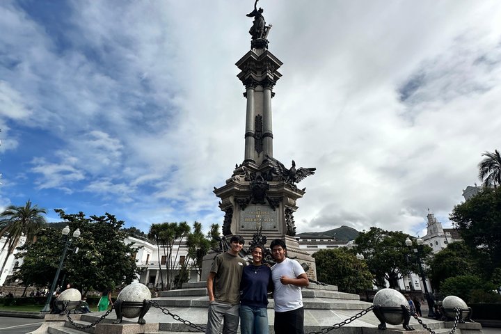 PRIVATE City Tour: Quito Colonial, Half the World and Cable Car