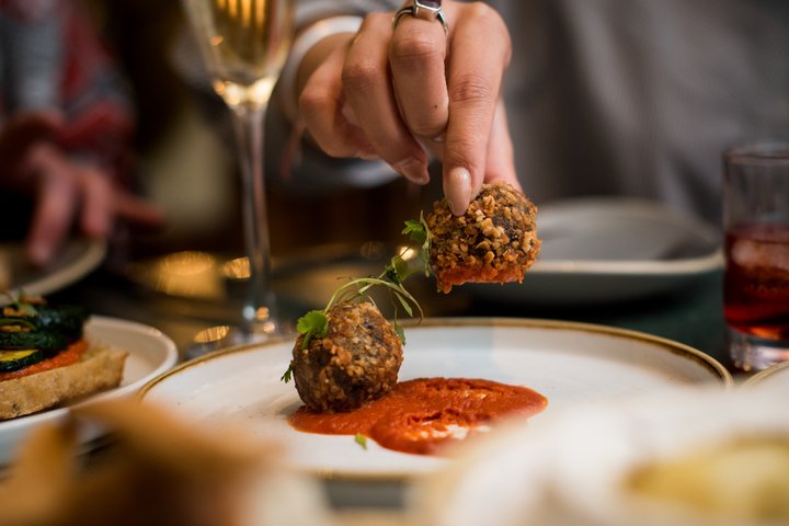 Glasgow Premium Food & Drink Tour with EatWalk Tours