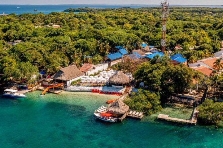Cartagena 5 Island Hop Tour: Lunch, Snorkel, Beach Clubs, & More