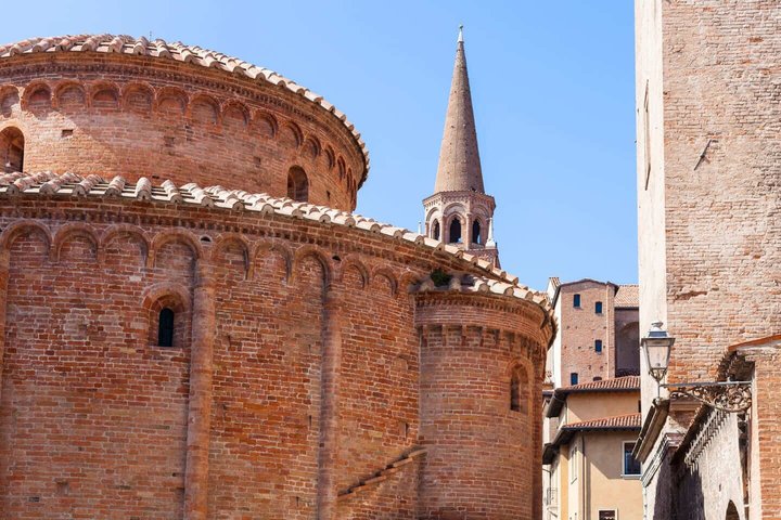 Hello Mantua: Private 2-Hour Intro City Walk with Local Guide