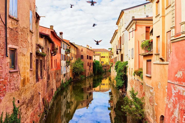 Hello Mantua: Private 2-Hour Intro City Walk with Local Guide