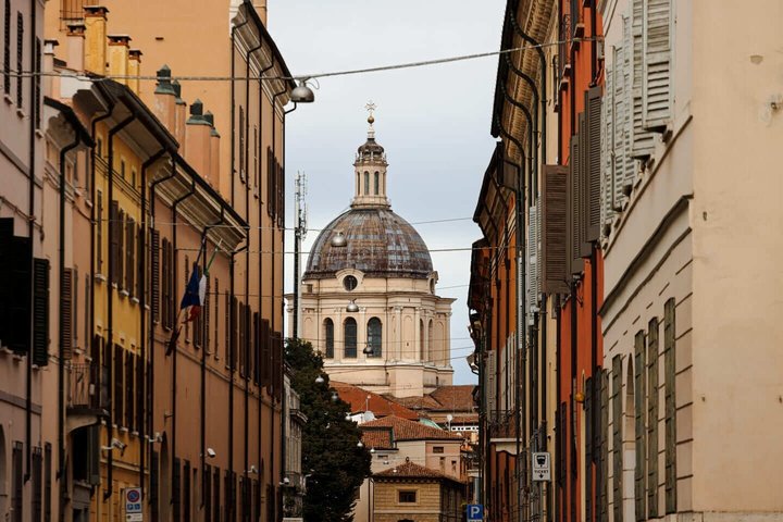 Hello Mantua: Private 2-Hour Intro City Walk with Local Guide
