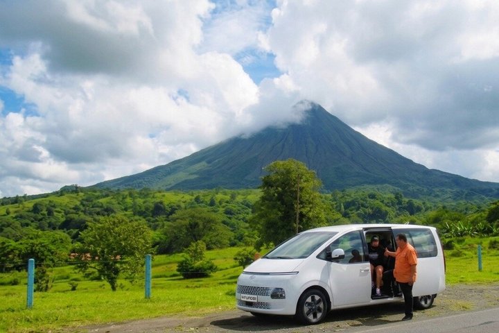 San Jose Airport (SJO) to La Fortuna Arenal Private VIP Transfer