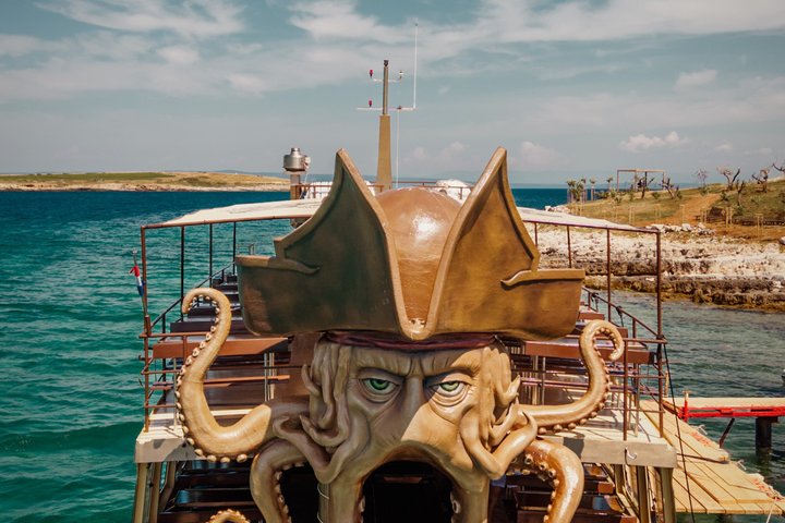 Medulin: All-Inclusive Pirate Boat Tour to Kamenjak Cave & Levan