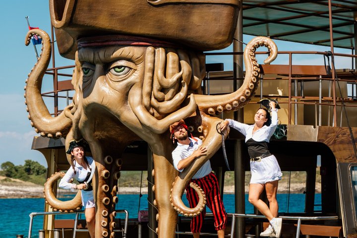 Medulin: All-Inclusive Pirate Boat Tour to Kamenjak Cave & Levan