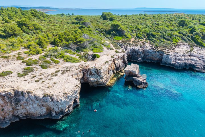 Medulin: All-Inclusive Pirate Boat Tour to Kamenjak Cave & Levan