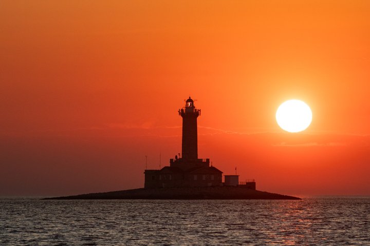 Medulin: 85% Dolphin Sunset Cruise, All-Inclusive & Face Painting