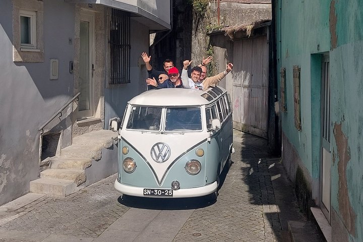 Porto: Private Vintage VW Kombi Tour with Open Roof (2-8 People)