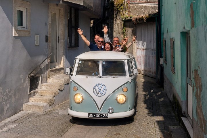 Porto: Private Vintage VW Kombi Tour with Open Roof (2-8 People)