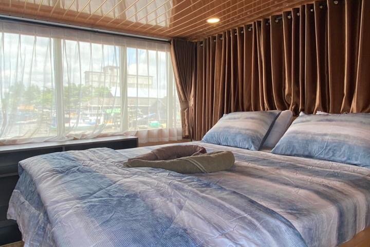 3 Days Deluxe Cabin Houseboat Orangutan Tanjung Puting