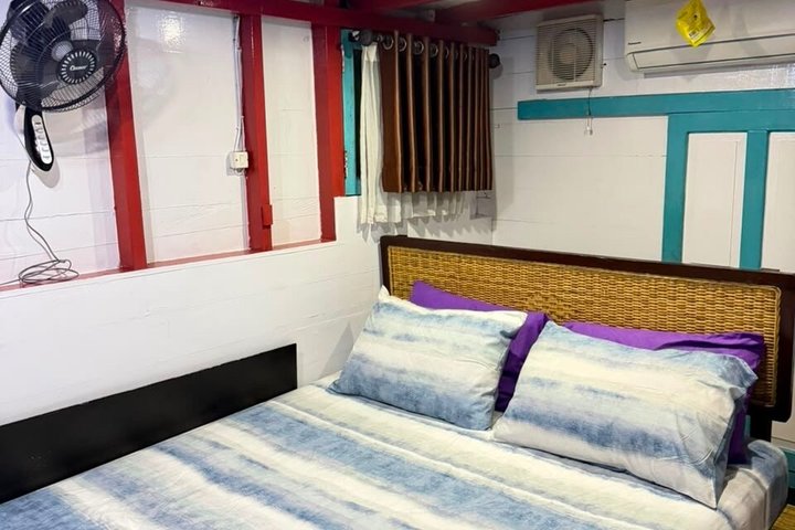 3 Days Deluxe Cabin Houseboat Orangutan Tanjung Puting