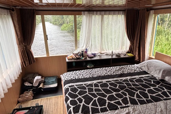 3 Days Deluxe Cabin Houseboat Orangutan Tanjung Puting