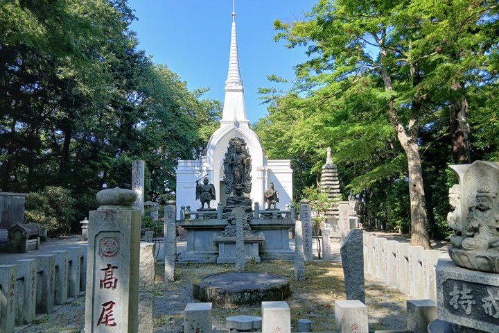 Tokyo: Mt. Takao Tour with Ramen and Tattoo-Okay Hot Spring