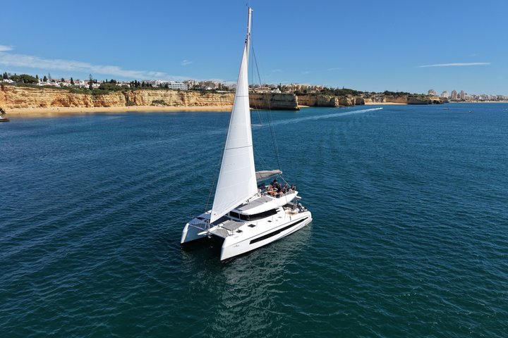 Albufeira: 3 Hours Benagil Caves & Coastline Tour - "Unwind"