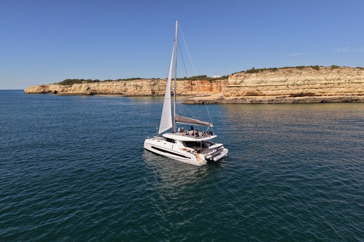 Albufeira: 3 Hours Benagil Caves & Coastline Tour - "Unwind"