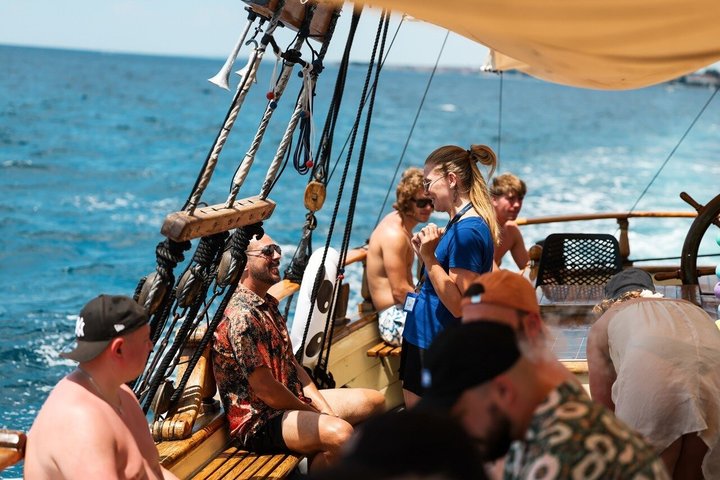 Zadar: Traditional Boat Tour with Unlimited Wine and 3 Stops