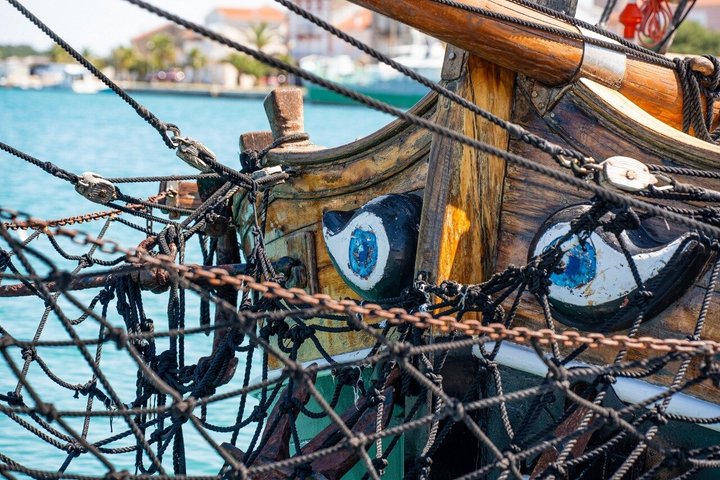 Zadar: Traditional Boat Tour with Unlimited Wine and 3 Stops