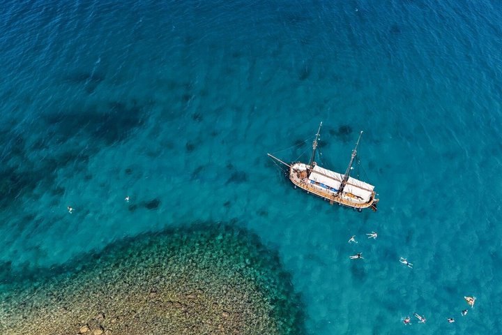 Zadar: Traditional Boat Tour with Unlimited Wine and 3 Stops
