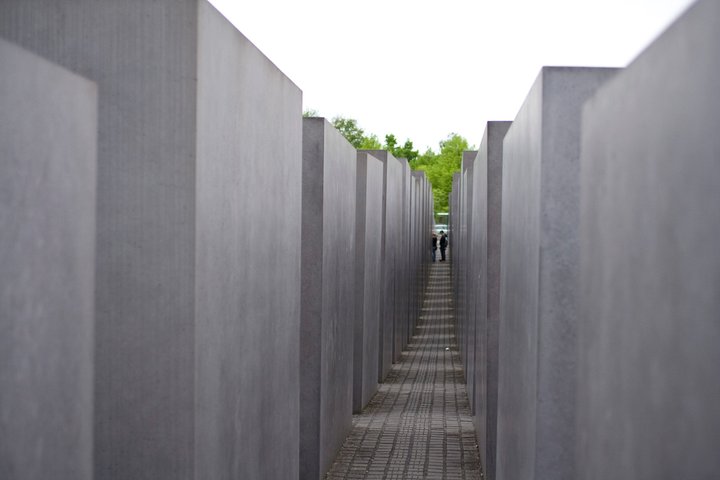 Berlin's Best: 2 Hour Walking Tour Third Reich and the Cold War