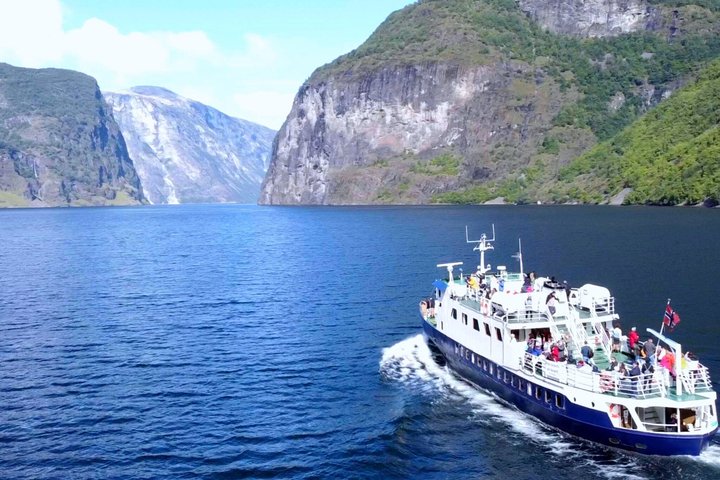 Bergen: UNESCO NærøyFjord Cruise, Flåm & Stegastein - Incl. Lunch