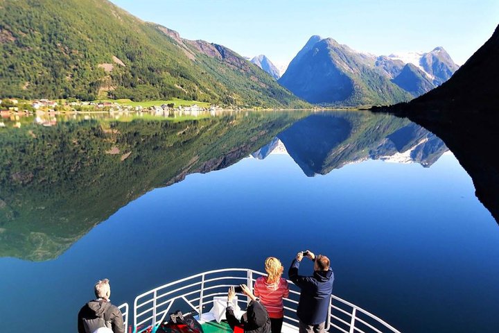 Bergen: UNESCO NærøyFjord Cruise, Flåm & Stegastein - Incl. Lunch