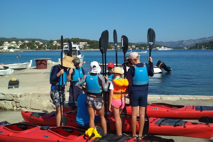 Bits of History - Half day kayak Tour with Wine delight